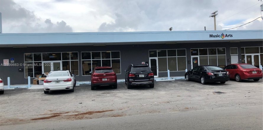Commercial property in Hollywood, Florida № 4406