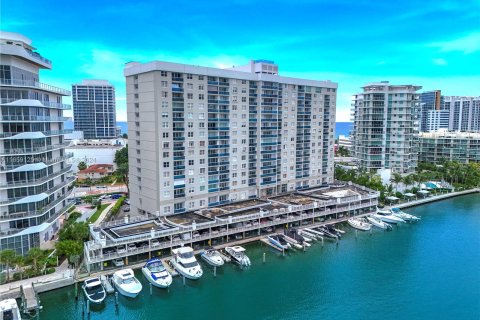 Condominio en venta en Miami Beach, Florida, 1 dormitorio, 84.54 m2 № 1362606 - foto 24