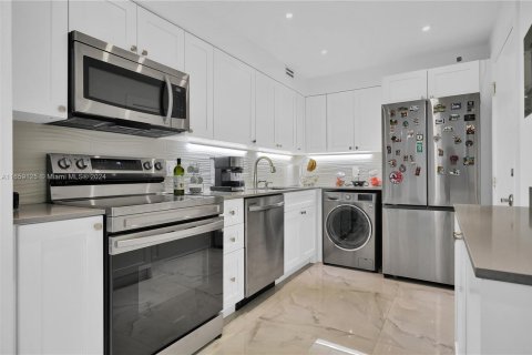 Condominio en venta en Miami Beach, Florida, 1 dormitorio, 84.54 m2 № 1362606 - foto 8