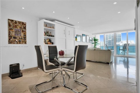 Condominio en venta en Miami Beach, Florida, 1 dormitorio, 84.54 m2 № 1362606 - foto 2