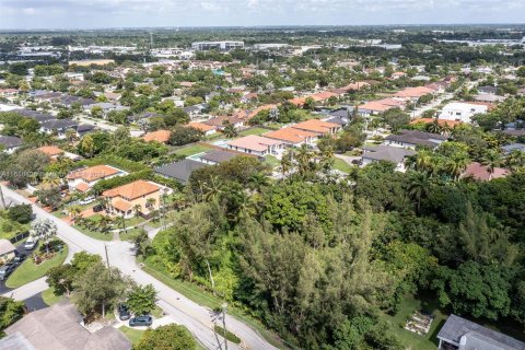 House in Palmetto Bay, Florida 4 bedrooms, 190.73 sq.m. № 1362570 - photo 12