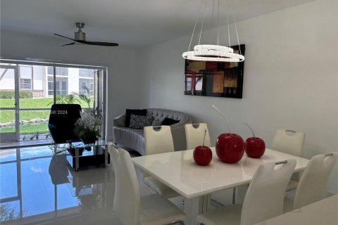 Copropriété à louer à Coral Springs, Floride: 2 chambres, 73.39 m2 № 1362610 - photo 2