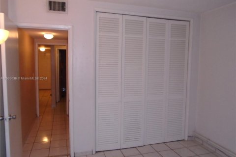 Купить кондоминиум в Норт-Майами-Бич, Флорида 2 спальни, 95.13м2, № 1101367 - фото 15
