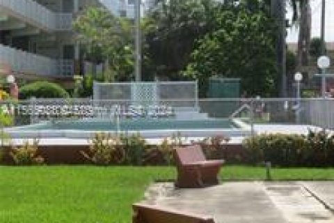 Купить кондоминиум в Норт-Майами-Бич, Флорида 2 спальни, 95.13м2, № 1101367 - фото 3