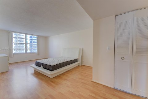 Condo in Sunny Isles Beach, Florida, 2 bedrooms  № 1101369 - photo 7