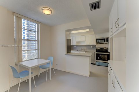 Condominio en venta en Sunny Isles Beach, Florida, 2 dormitorios, 144.18 m2 № 1101369 - foto 5