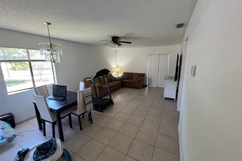Copropriété à vendre à North Lauderdale, Floride: 3 chambres, 93.83 m2 № 1101365 - photo 13