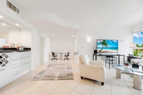 Condo in Miami Beach, Florida, 1 bedroom  № 1330522 - photo 6