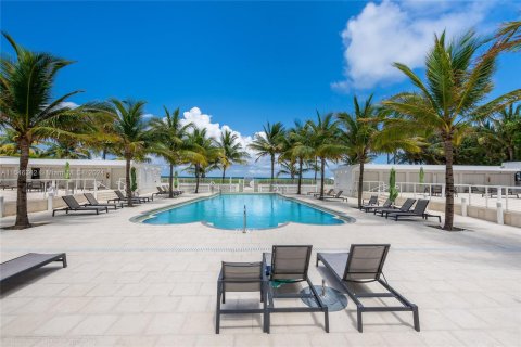 Condo in Miami Beach, Florida, 1 bedroom  № 1330522 - photo 22