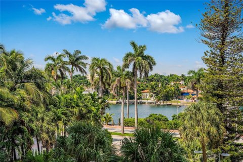 Condo in Miami Beach, Florida, 1 bedroom  № 1330522 - photo 9