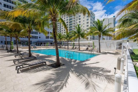 Condominio en venta en Miami Beach, Florida, 1 dormitorio, 71.53 m2 № 1330522 - foto 25