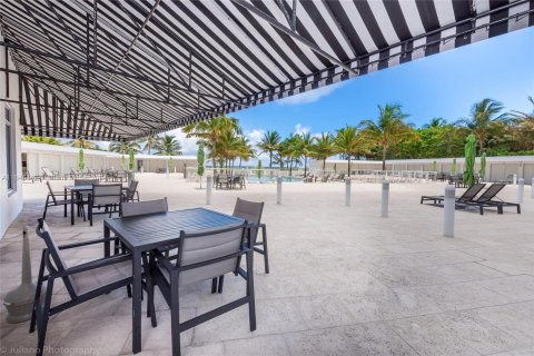 Condo in Miami Beach, Florida, 1 bedroom  № 1330522 - photo 21