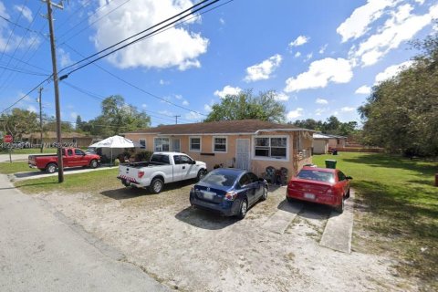 Propiedad comercial en venta en Miami, Florida № 1330622 - foto 1