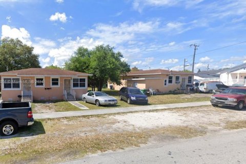 Propiedad comercial en venta en Miami, Florida № 1330622 - foto 2