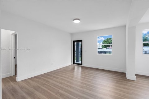 Casa en venta en Miami, Florida, 4 dormitorios, 178.37 m2 № 1330568 - foto 10