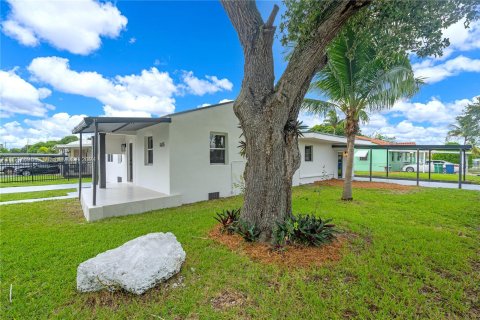 Villa ou maison à vendre à Miami, Floride: 4 chambres, 178.37 m2 № 1330568 - photo 3