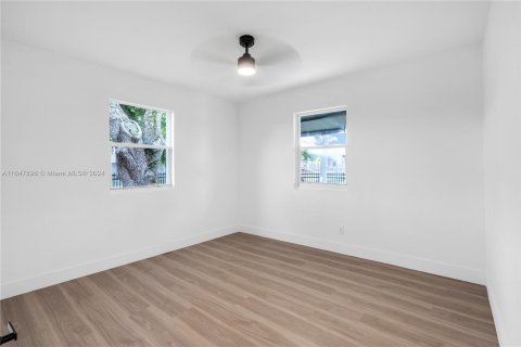 Casa en venta en Miami, Florida, 4 dormitorios, 178.37 m2 № 1330568 - foto 14