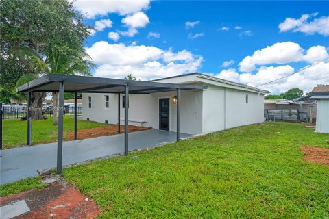 Villa ou maison à vendre à Miami, Floride: 4 chambres, 178.37 m2 № 1330568 - photo 5