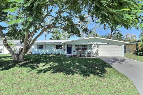 Casa en alquiler en Sarasota, Florida, 3 dormitorios, 130.9 m2 № 505116 - foto 1