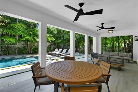 House in Miami Beach, Florida 5 bedrooms, 379.41 sq.m. № 1400193 - photo 4