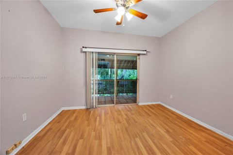 Commercial property in Miami, Florida 174.19 sq.m. № 1400192 - photo 23