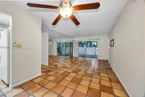 Commercial property in Miami, Florida 174.19 sq.m. № 1400192 - photo 9