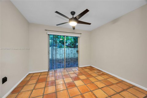 Commercial property in Miami, Florida 174.19 sq.m. № 1400192 - photo 14