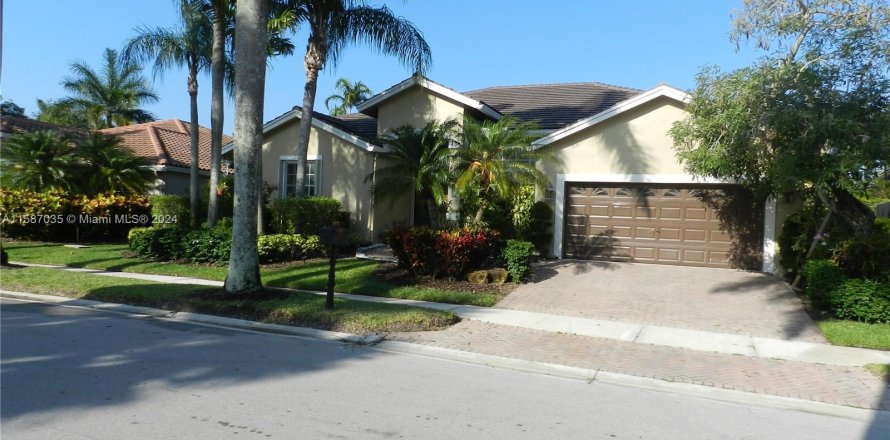 Villa ou maison à Weston, Floride 5 chambres, 245.82 m2 № 1176193