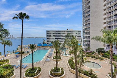 Condominio en venta en North Bay Village, Florida, 2 dormitorios, 95.69 m2 № 1176192 - foto 27