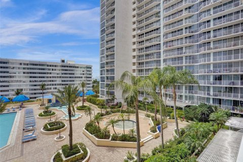 Condominio en venta en North Bay Village, Florida, 2 dormitorios, 95.69 m2 № 1176192 - foto 25