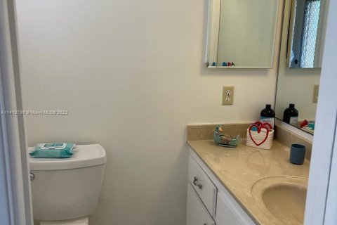 Condo in Lauderdale Lakes, Florida, 1 bedroom  № 587452 - photo 11