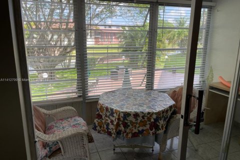 Condo in Lauderdale Lakes, Florida, 1 bedroom  № 587452 - photo 12