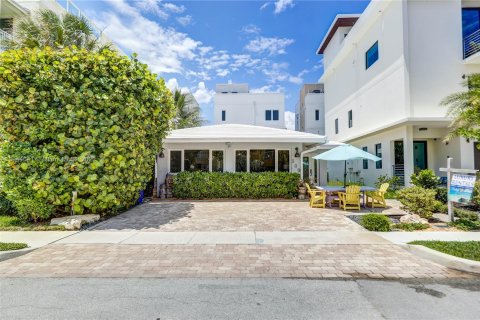 Casa en alquiler en Hollywood, Florida, 2 dormitorios, 130.06 m2 № 5631 - foto 2