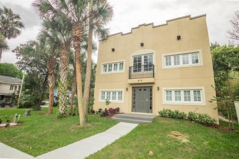Commercial property in Lakeland, Florida 12 bedrooms, 775.55 sq.m. № 337216 - photo 2