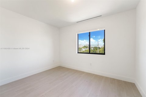 Propiedad comercial en venta en Miami, Florida, 165.64 m2 № 1440155 - foto 10