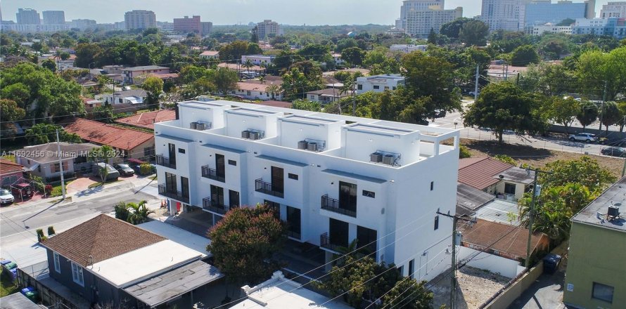 Propiedad comercial en Miami, Florida 165.64 m2 № 1440155