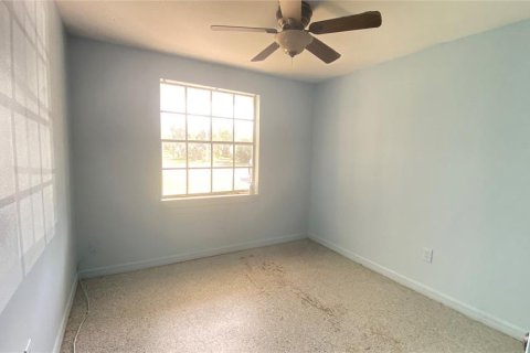 House in Tampa, Florida 4 bedrooms, 118.82 sq.m. № 1419057 - photo 9