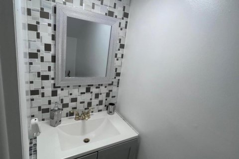 Снять в аренду таунхаус в Лейк-Уорт, Флорида 2 спальни, 98.94м2, № 1011736 - фото 7