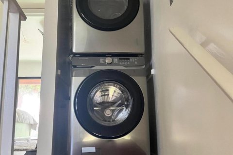 Снять в аренду таунхаус в Лейк-Уорт, Флорида 2 спальни, 98.94м2, № 1011736 - фото 9