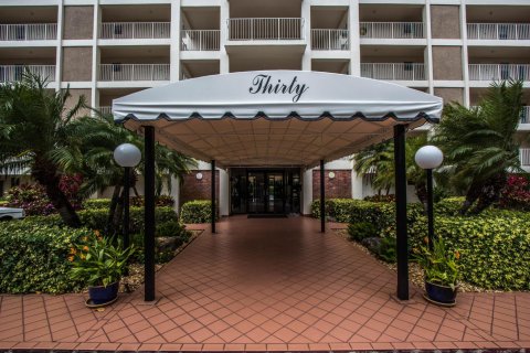 Condo in Pompano Beach, Florida, 1 bedroom  № 919660 - photo 29