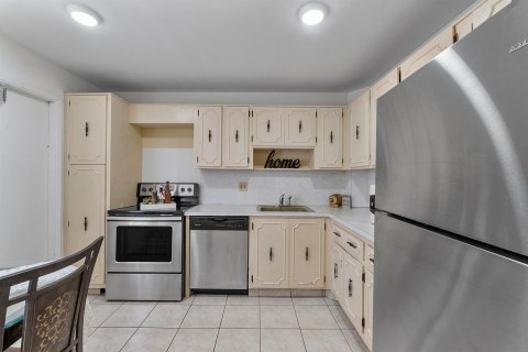 Condo in Pompano Beach, Florida, 1 bedroom  № 919660 - photo 19