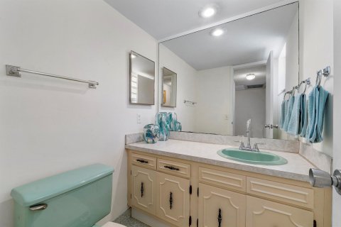 Condo in Pompano Beach, Florida, 1 bedroom  № 919660 - photo 16