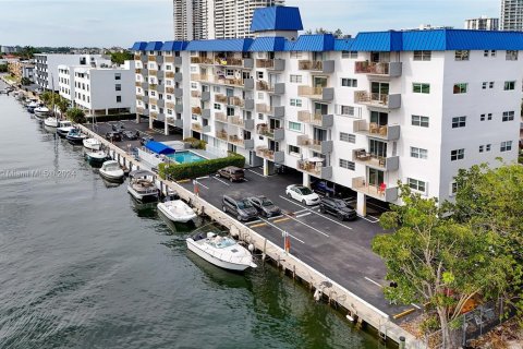 Купить кондоминиум в Норт-Майами-Бич, Флорида 2 спальни, 97.55м2, № 1101864 - фото 11