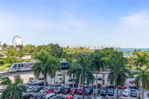 Condominio en alquiler en Miami, Florida, 41.71 m2 № 8882 - foto 26