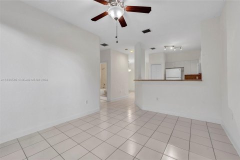 Townhouse in Homestead, Florida 3 bedrooms, 158.31 sq.m. № 1291367 - photo 12