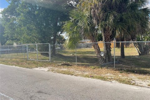 Купить земельный участок в Форт-Лодердейл, Флорида № 743998 - фото 1