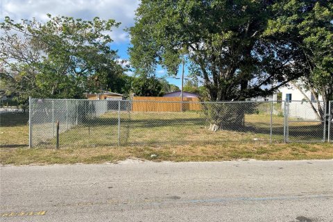 Terreno en venta en Fort Lauderdale, Florida № 743998 - foto 4