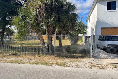 Terreno en venta en Fort Lauderdale, Florida № 743998 - foto 2