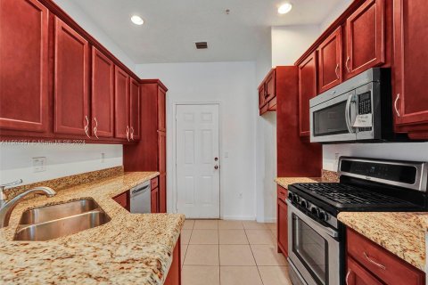 Townhouse in Sunrise, Florida 3 bedrooms, 151.24 sq.m. № 1099772 - photo 12