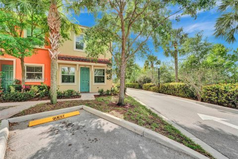 Townhouse in Sunrise, Florida 3 bedrooms, 151.24 sq.m. № 1099772 - photo 1